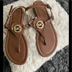 Authentic MK Flat Sandal🌴🌴🌴🌴🌴🌴🌴🌴🌴🌴
